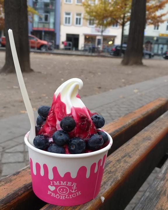 Frohlich FrozenYogurt Kaffee & Mehr